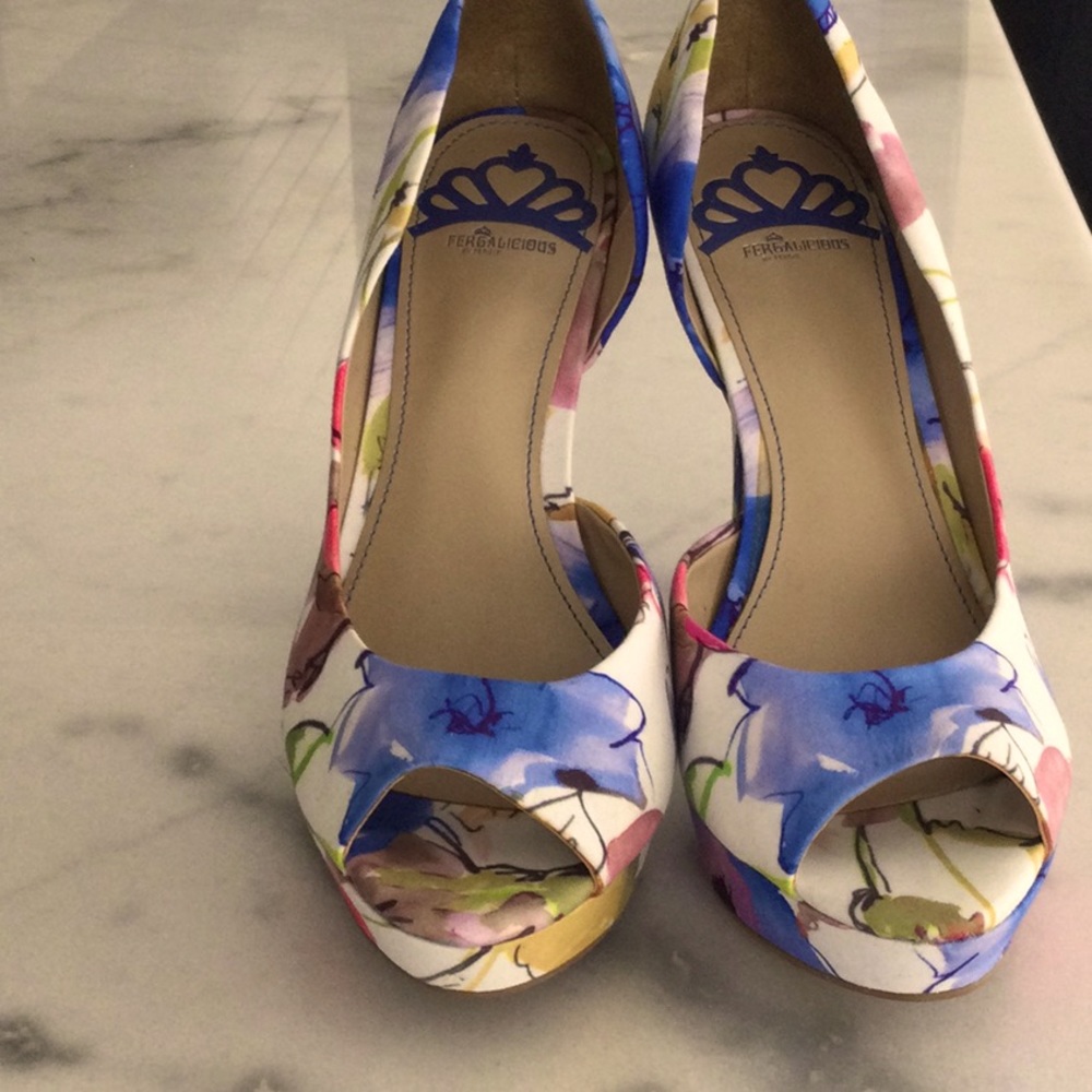 9M NWOB Floral Print Fergie Heels - Picture 2 of 10